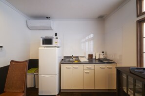 Perhetalo, tupakointi kielletty (Harimaya) | Yksityinen keittiö | Minijääkaappi, mikroaaltouuni, liesi, vedenkeitin