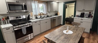 2 Bed Berkshire Apt minutes to Jiminy Peak Ski