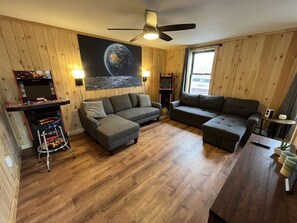 TV, fireplace, stereo