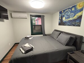 2 bedrooms, desk, WiFi, bed sheets