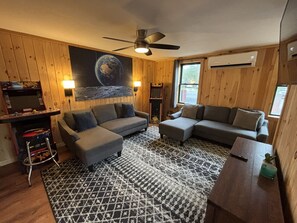 TV, fireplace, stereo