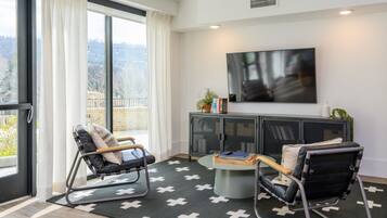 Télévision, enceintes connectées, chaßne hi-fi