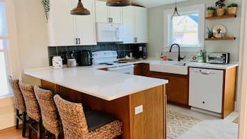 冰箱、微波炉、烤箱、炉灶