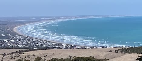 Una playa cerca