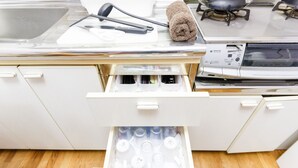 Private Vacation Home, Non Smoking | Private kitchenette | Fridge, microwave, stovetop, electric kettle - Your House KONOHANA (Osaka)