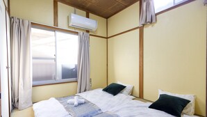 Private Vacation Home, Non Smoking | 4 bedrooms, WiFi (free), bed sheets - Your House KONOHANA (Osaka)