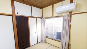 Private Vacation Home, Non Smoking | 4 bedrooms, WiFi (free), bed sheets - Your House KONOHANA (Osaka)