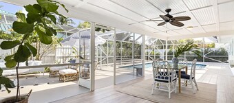 Tequesta/Jupiter Pool Home close to Beaches and Dining. 2 miles to the beach.