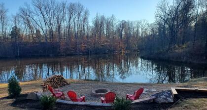 Hilltop Retreat 2: Spacious, pond-front home for 12 near wine trail!