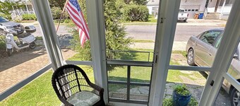 Spacious one bedroom carriage house center of town two blocks from the beach!