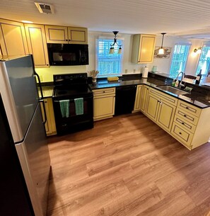 Fridge, microwave, oven, stovetop - Spacious One Bedroom Carriage House at the Beach! (Rehoboth Beach)