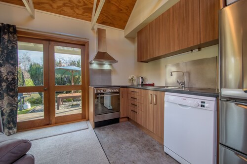 Gorgeous Two-Bedroom Apartment below Coronet Peak