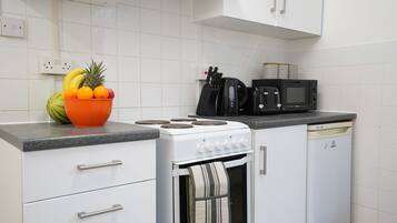 Microwave, oven, stovetop, coffee/tea maker