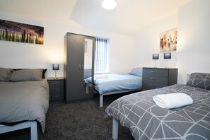 3 bedrooms, iron/ironing board, WiFi, bed sheets