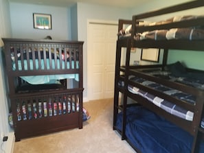 5 bedrooms, travel cot, WiFi