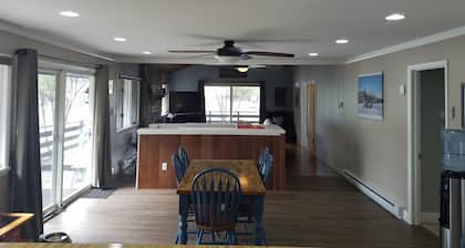 Chalet Ripple-Lake Harmony- Lakefront- 5 Bedroom 3.5 bath- near Restaurants/Bars