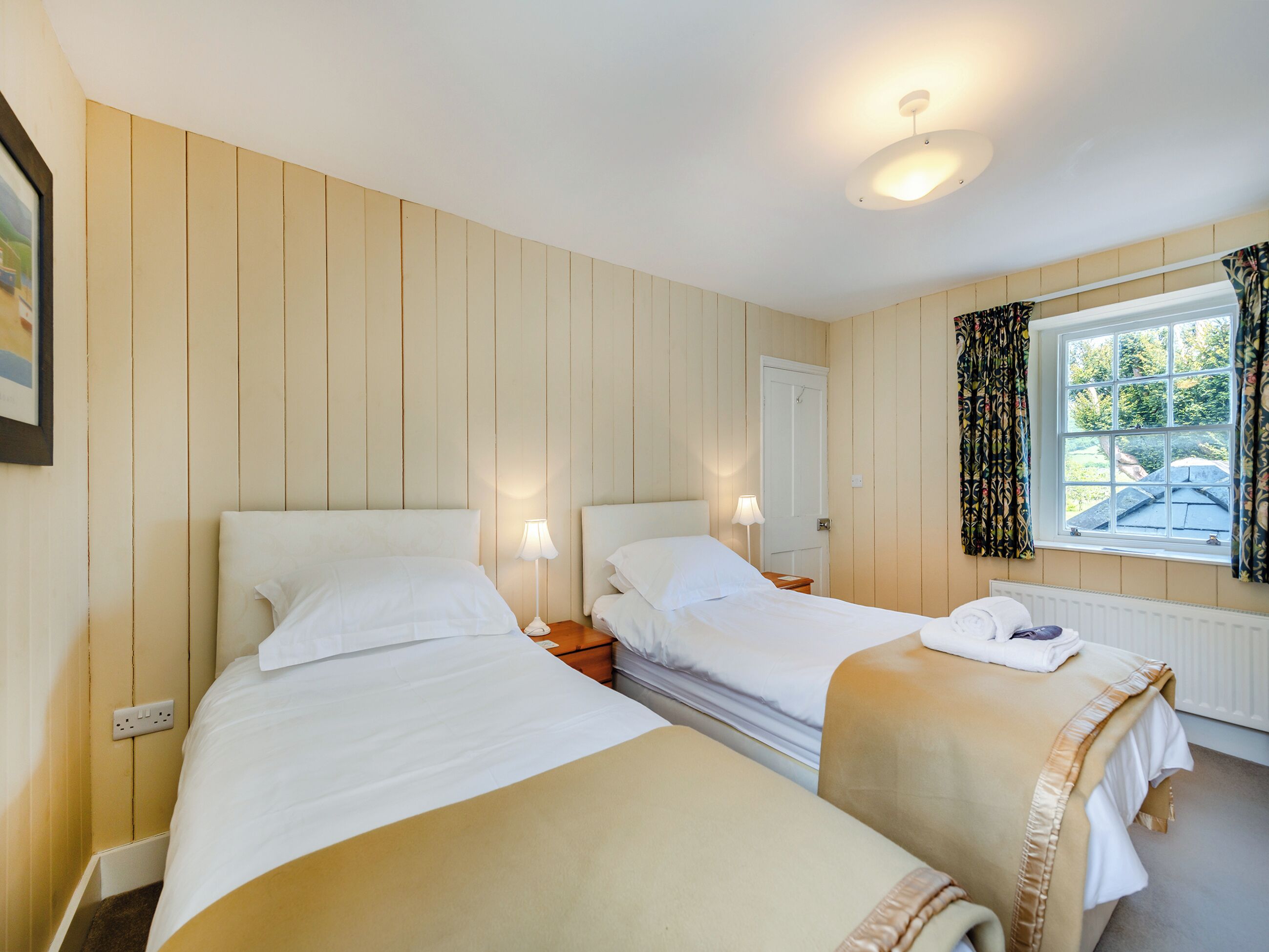 2 bedrooms, WiFi (free), bed sheets