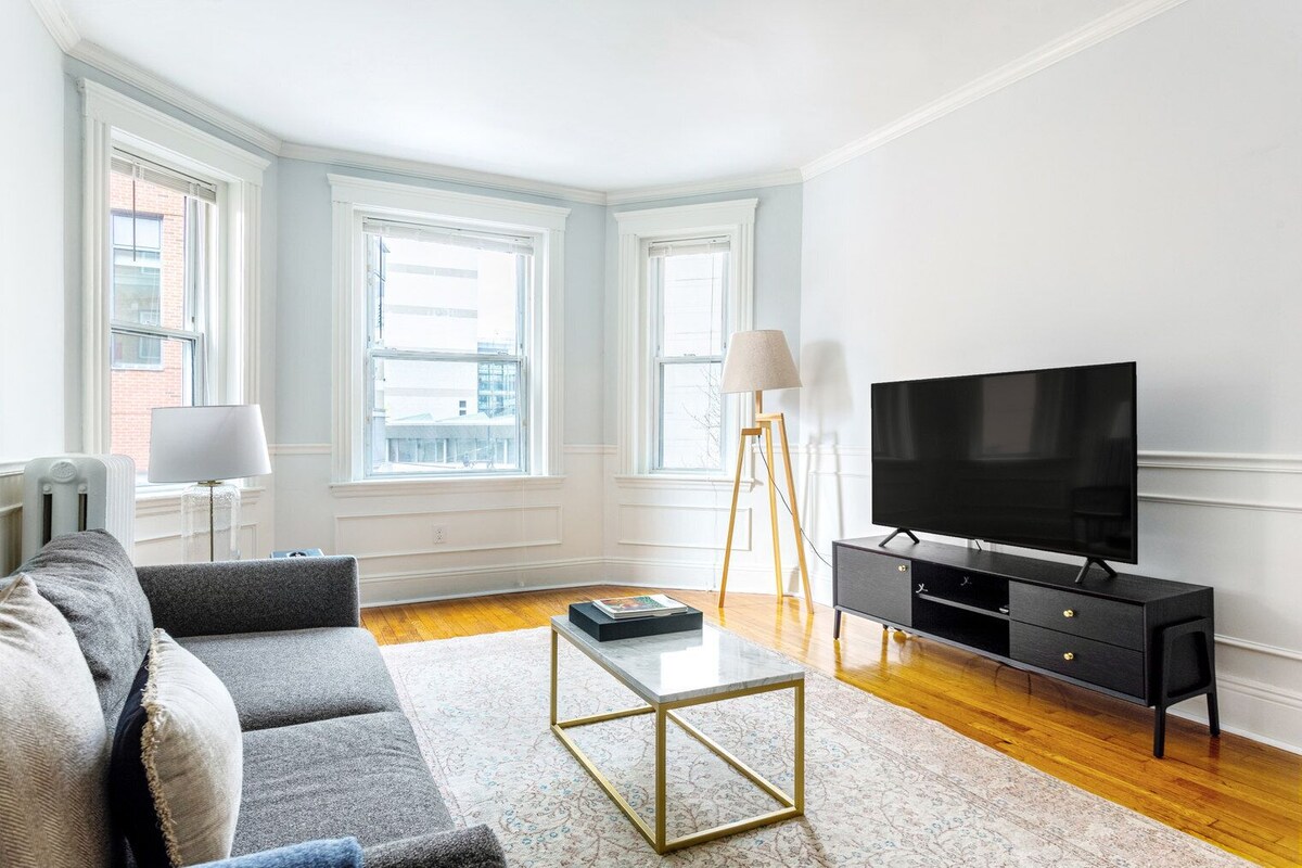 Charming 1BR Steps from Longwood Medical Center, the T, Multiple Schools