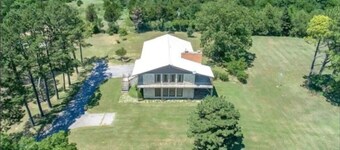 Primrose Farmhouse (Near Turner Falls) 