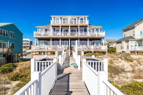 Oceanfront stunner in Emerald Isle