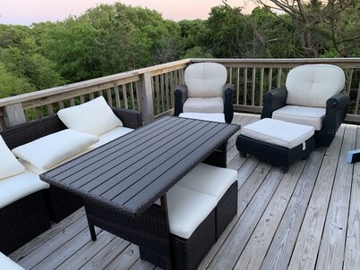 A private, wooded home in Emerald Isle, NC, 5th row from the beach (5 min walk)