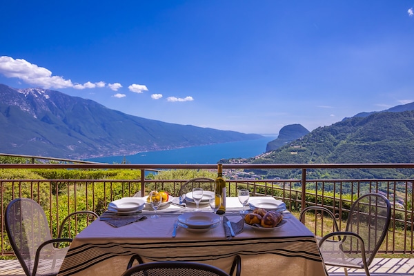 The splendid view of Lake Garda