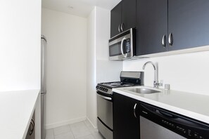 Kühlschrank, Mikrowelle, Ofen, Geschirrspüler