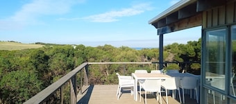 Spacious ocean view beach house - sleeps 12