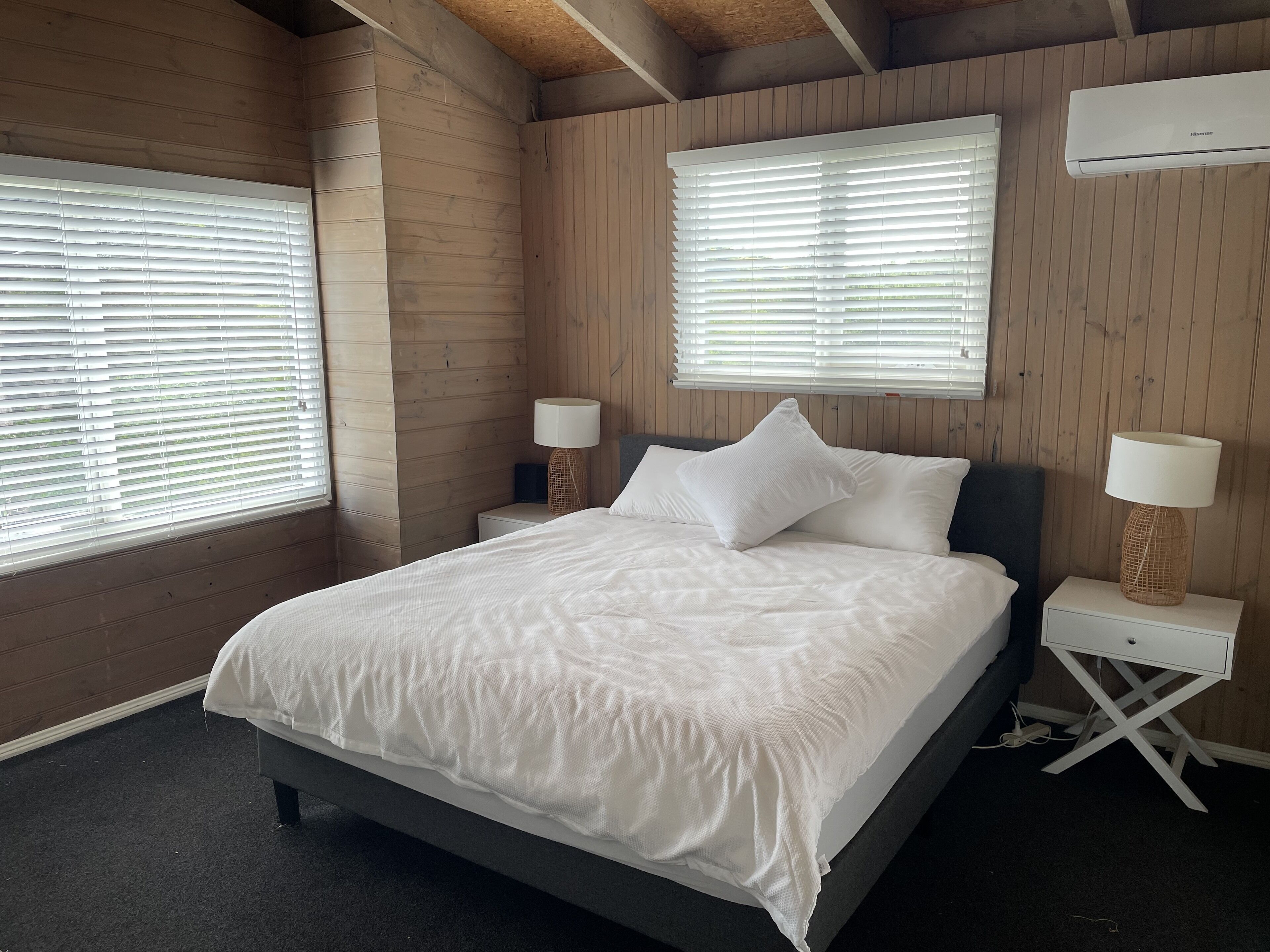 5 slaapkamers, een bureau, een strijkplank/strijkijzer, gratis wifi