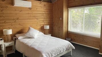 5 bedrooms, desk, iron/ironing board, free WiFi