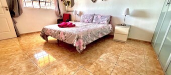 Beautiful three bedroom apartment with shared swimming pool and WIFI