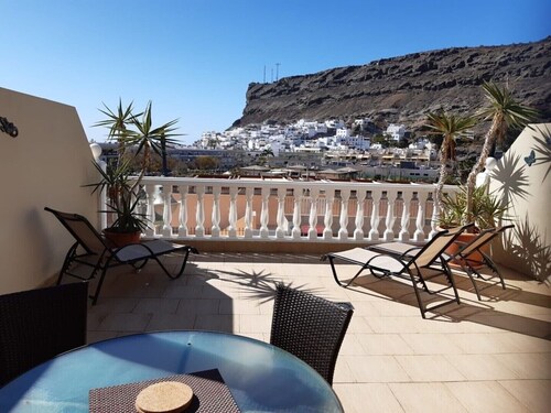  Beautiful Two bedroom apartment with spacious terrace, swimming pool and WIFI