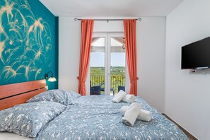 3 habitaciones, tabla de planchar con plancha, wifi y ropa de cama 