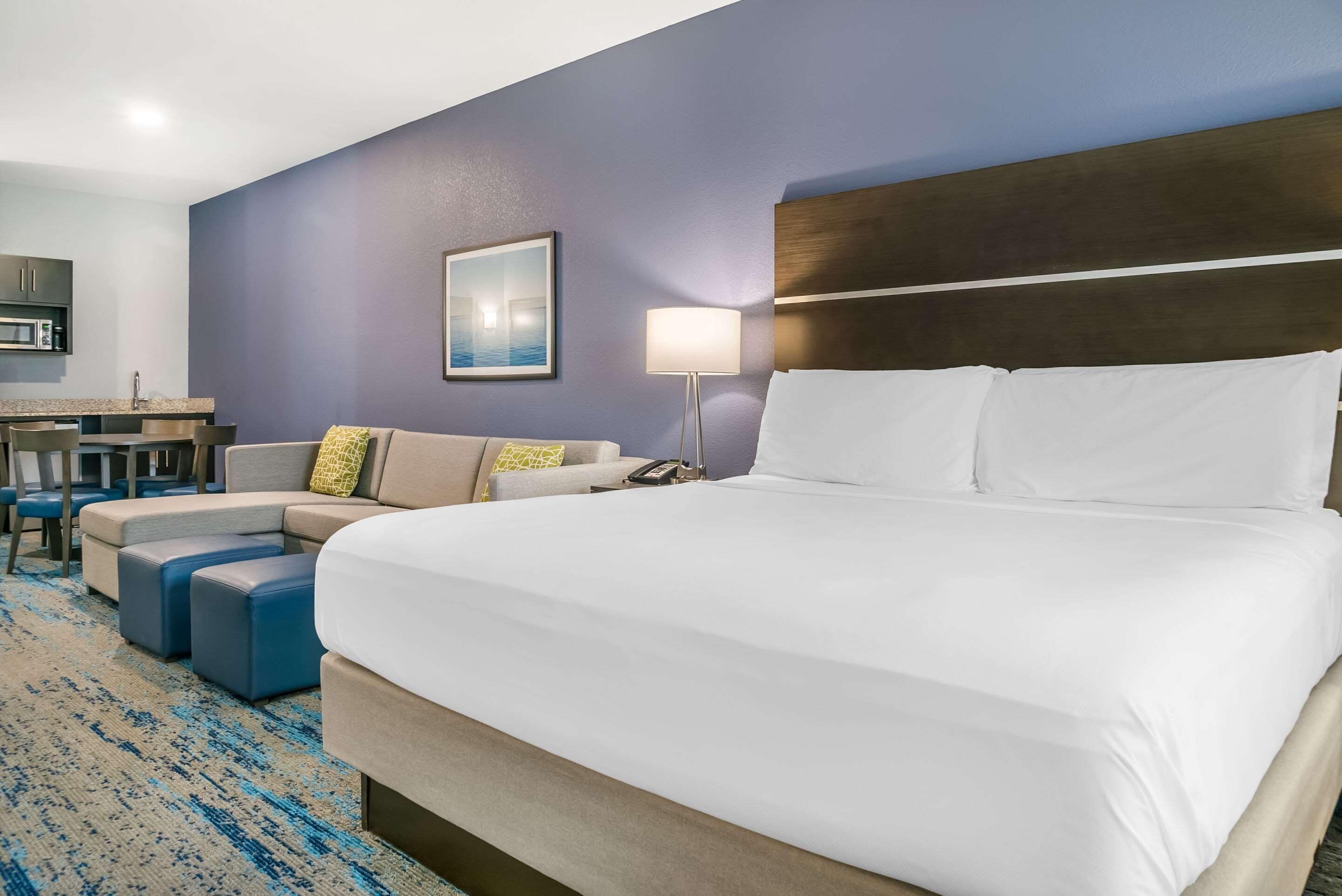 책상, 암막 커튼, 다리미/다리미판, 무료 유아용 침대