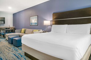 Desk, blackout drapes, iron/ironing board, free cribs/infant beds - Comfort Inn & Suites Adrian (Adrian)