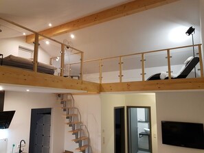 Unclassified image, 4 of 34, button