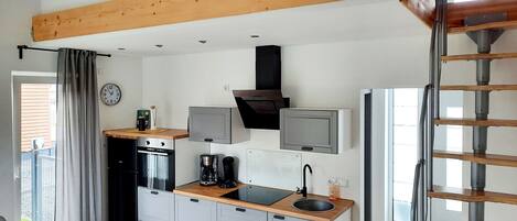 Réfrigérateur, four, lave-vaisselle, cafetiÚre/bouilloire