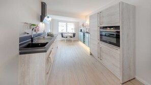 Refrigerador, microondas, horno, lavavajillas