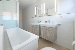 Unclassified image, 3 of 30, button