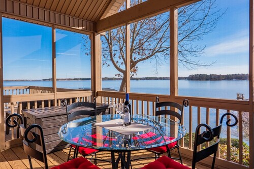 Grandview Lodge | Magnificent Main Lake Views | 3 Night Min
