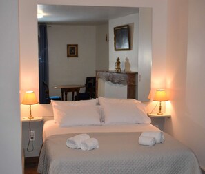8 bedrooms, iron/ironing board, WiFi, bed sheets