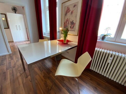 Exzellent gelegene 2-Zimmer-Wohnung mit Balkon und Highspeed-Internet in Mitte