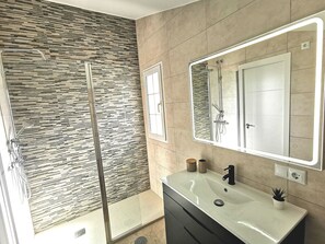 Shower, hair dryer, towels, soap - Magnificent villa in Orihuela Costa close to everything with heated pool* (Orihuela)