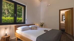 4 Schlafzimmer, Zimmersafe, Bügeleisen/Bügelbrett, Reisekinderbett