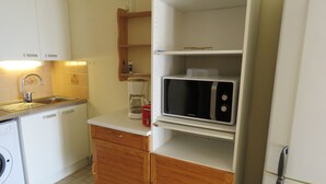 Unclassified image, 4 of 12, button