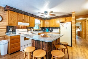 Fridge, oven, stovetop, dishwasher