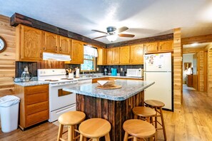Fridge, oven, stovetop, dishwasher - Harvest Moon - 712 Cabin Mountain Road (Davis)