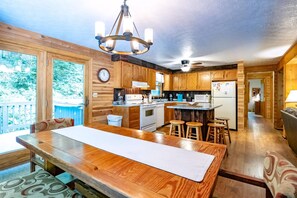 Fridge, oven, stovetop, dishwasher - Harvest Moon - 712 Cabin Mountain Road (Davis)