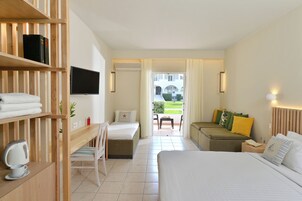 Escritorio, sistema de insonorización y ropa de cama 