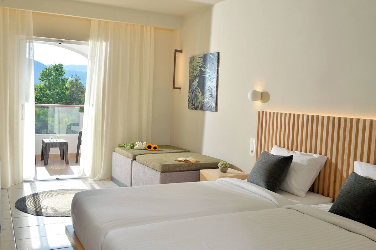Family Apartment, 2 Bedrooms, Garden View | Desk, soundproofing, bed sheets
